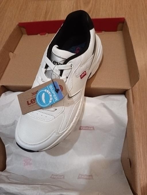 Buy & Sell Nunhead South East London - Photos for levis Tyler trainers size 5 boys new