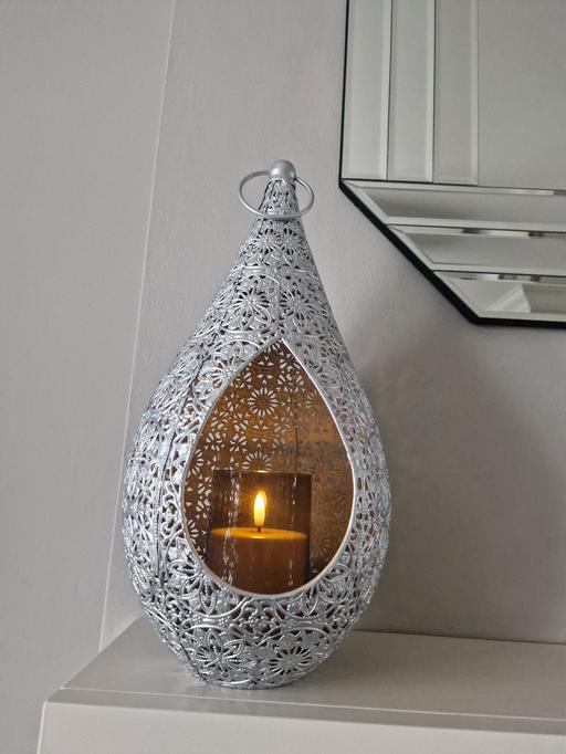 Buy & Sell Scholes Rotherham - Photos for Large metal lantern & battery operated candle