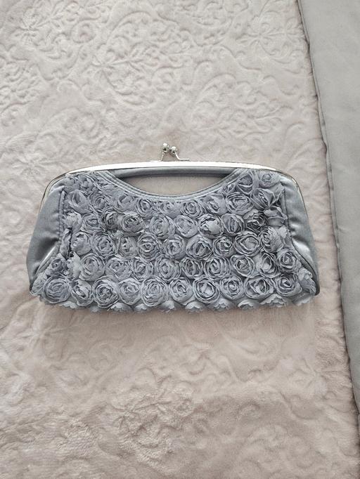Buy & Sell Newton Doncaster - Photos for New Look floral design clutch bag.