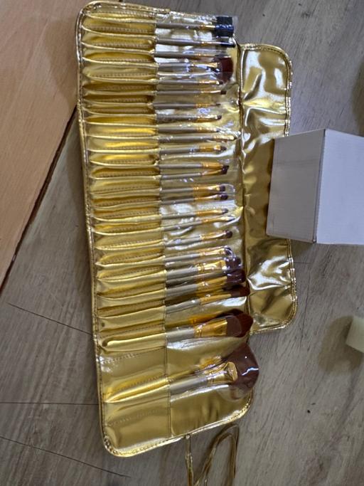 Buy & Sell Crumpsall Manchester - Photos for 24 mixed make-up brushes