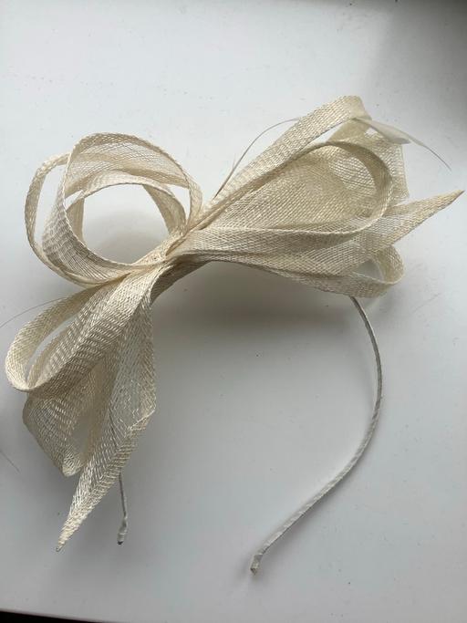 Buy & Sell Grassmoor North East Derbyshire - Photos for Ladies beige facinator