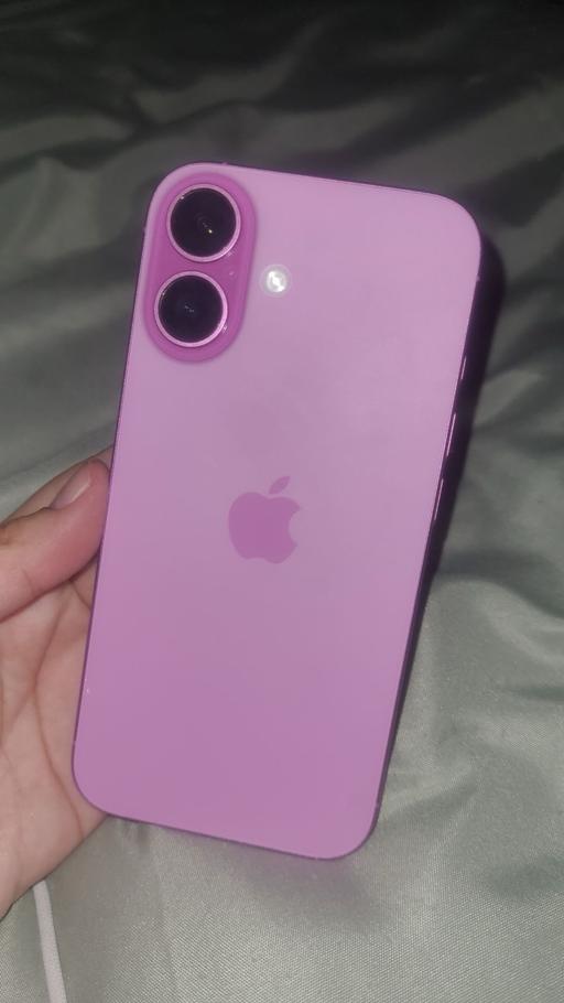 Buy & Sell Deal Dover - Photos for iPhone 16 pink