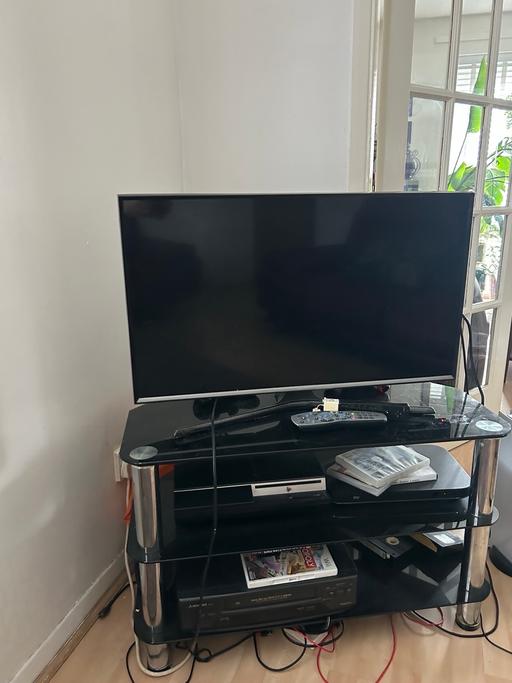  — Samsung 32” colour TV