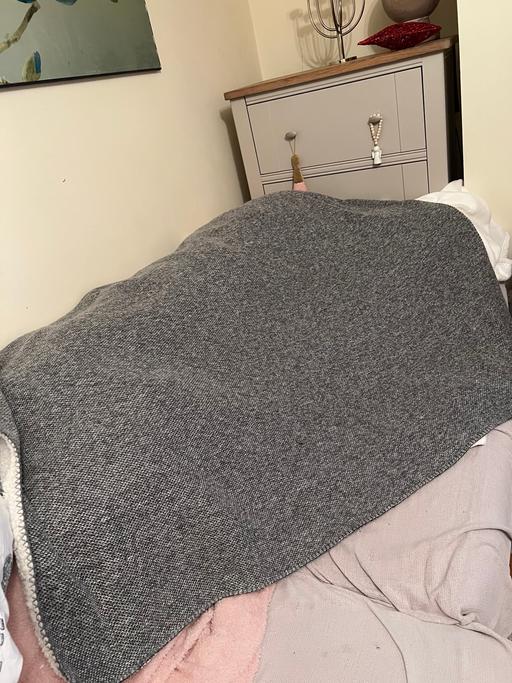 Buy & Sell Easington Lane Sunderland - Photos for Large Sherpa Fleece Throw