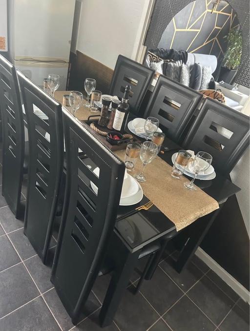 Buy & Sell Walsall Town Centre Walsall - Photos for Black glass extendable table and 5 chairs
