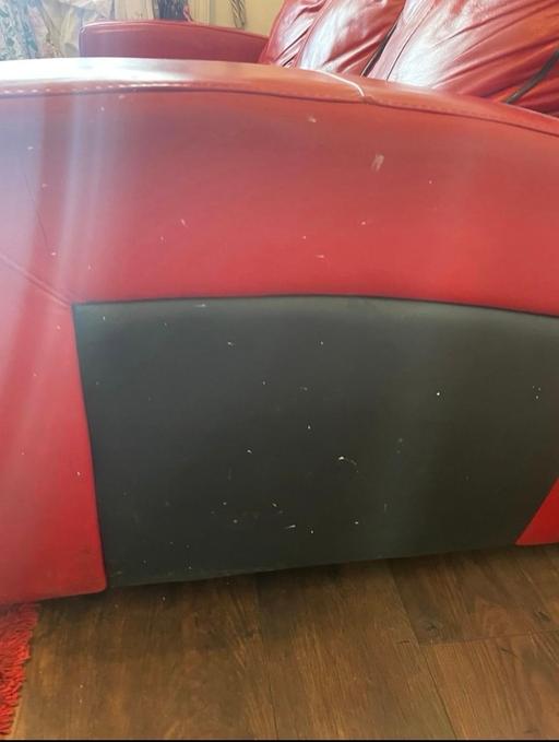 Buy & Sell London Luton Airport Luton - Photos for Red Sofa