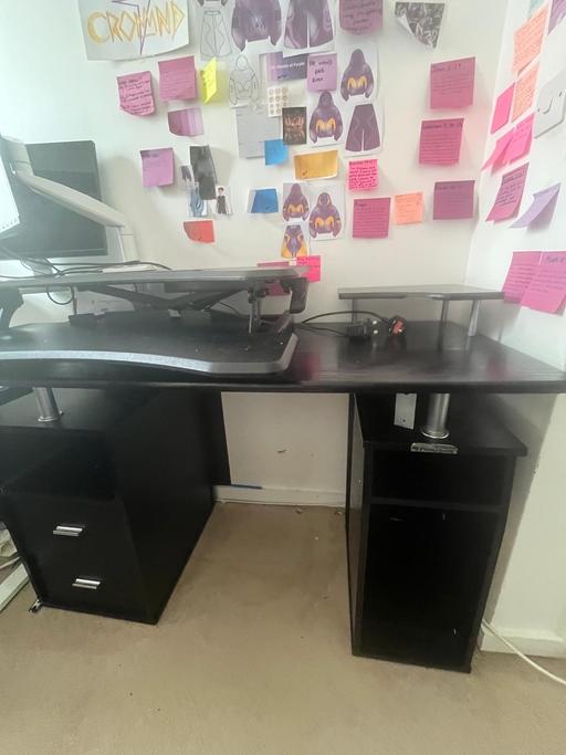 Buy & Sell - images_alt_text Desk