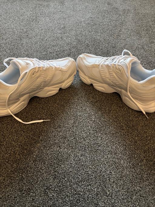 Buy & Sell Woodville South Derbyshire - Photos for New balance 9060