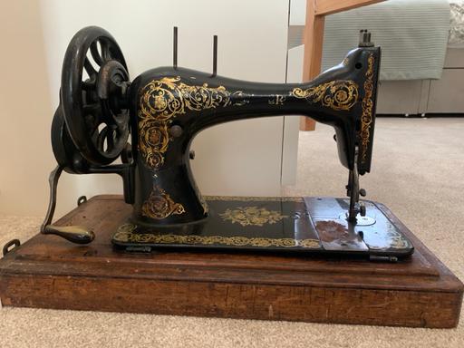 Buy & Sell Barkham Wokingham - Photos for Singer Sewing Machine and case