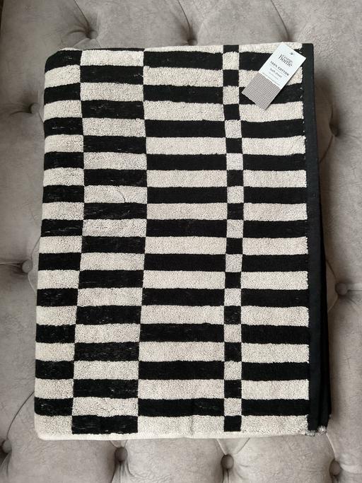 Buy & Sell Roby Knowsley - Photos for Bath Sheet Geometric Design