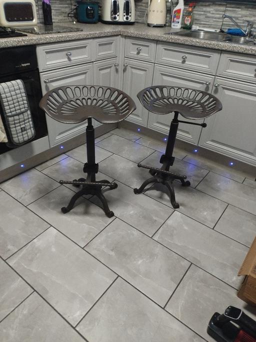 Buy & Sell Beddau Rhondda Cynon Taf - Photos for bar stool tractor seat