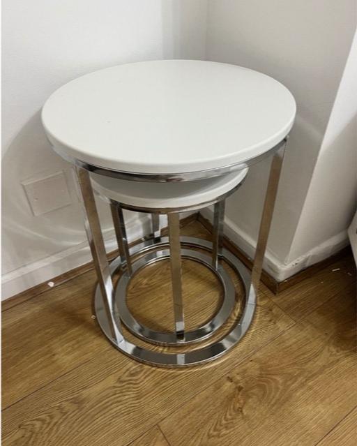 Buy & Sell Bulls Cross North London - Photos for NEXT white and chrome nesting side tables