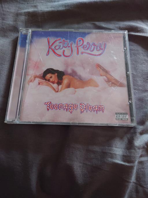  — Katy Perry - teenage dream CD
