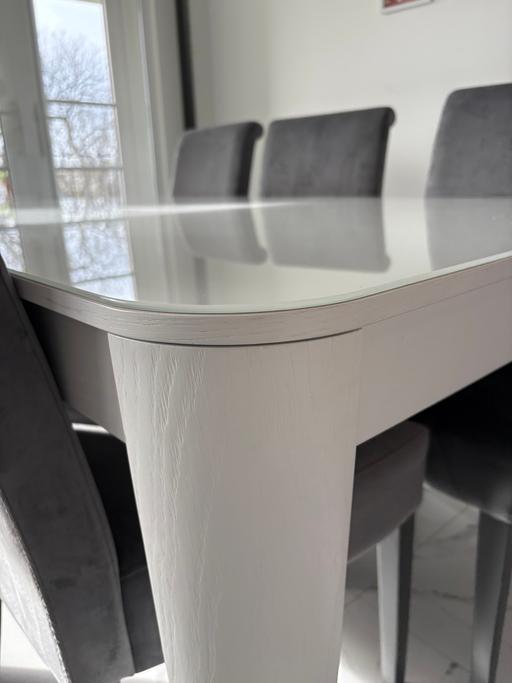 Buy & Sell Acton West London - Photos for Extendable Dining table with chairs
