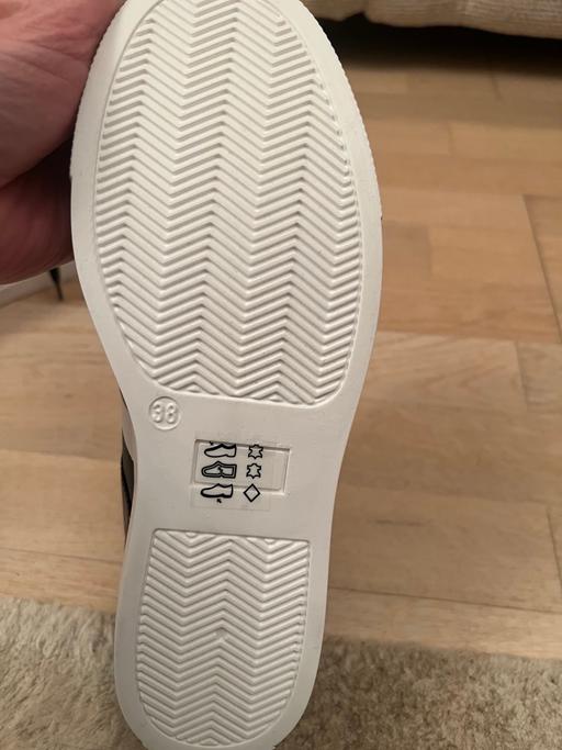 Buy & Sell Walsall Wood Walsall - Photos for Boss trainers