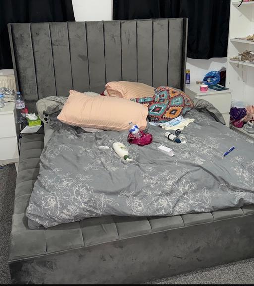 Buy & Sell Thornton Heath Croydon - Photos for Double bed with mattress and storage