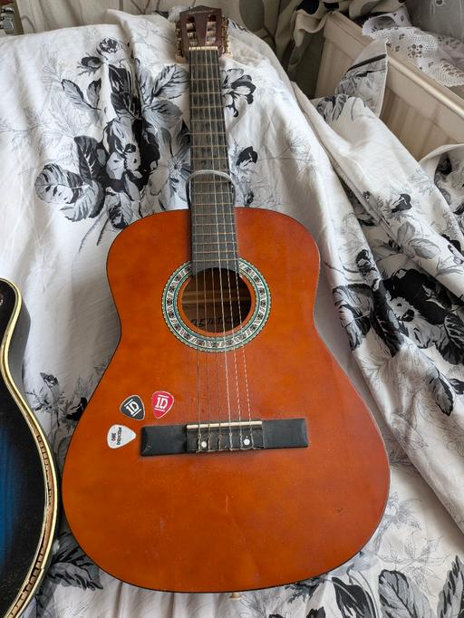 Buy & Sell Becontree Heath East London - Photos for Acoustic Guitar & Electric damaged guitar
