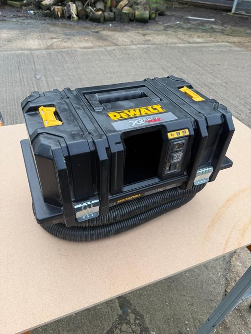 Buy & Sell Loughton Epping Forest - Photos for Dewalt M-Class cordless dustvac