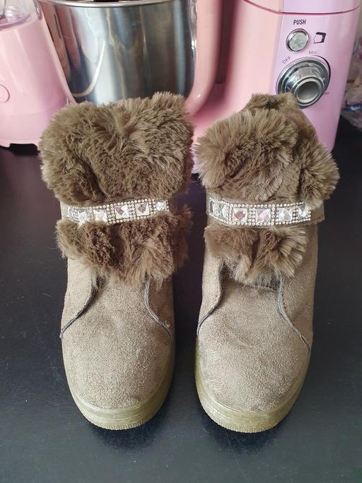 Buy & Sell Lower Gornal Dudley - Photos for ladies / girls fur trim boots NEW