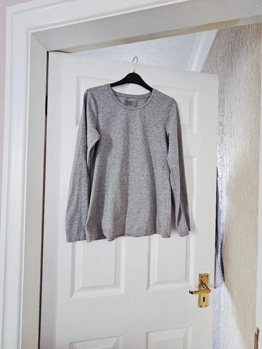 Buy & Sell Newton Doncaster - Photos for Ladies long sleeved T-shirt, size 16..