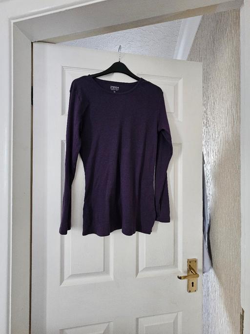 Buy & Sell Newton Doncaster - Photos for Ladies long sleeved T-shirt, size 14.like new