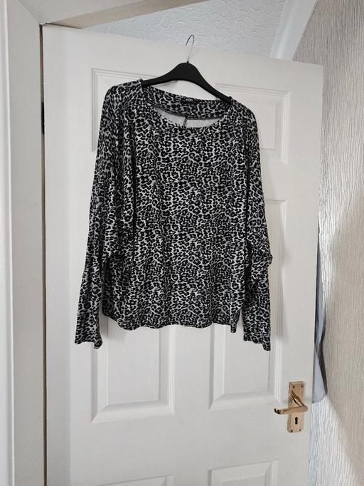 Buy & Sell Newton Doncaster - Photos for Wallis top, size medium..NEW