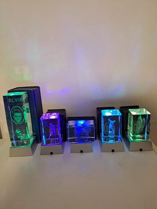 Buy & Sell Woodsetton Dudley - Photos for Elvis lazer cut crystal