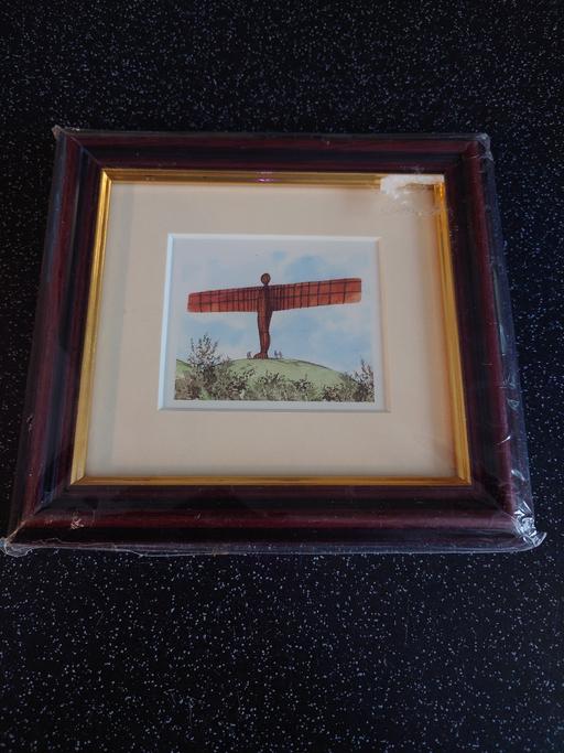 Buy & Sell Woodthorpe Charnwood - Photos for Small angel of the north framed picture