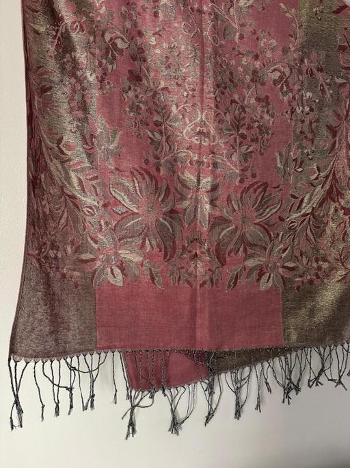 Buy & Sell Shepherd`s Bush West London - Photos for Beautiful pink and silver/gold scarf