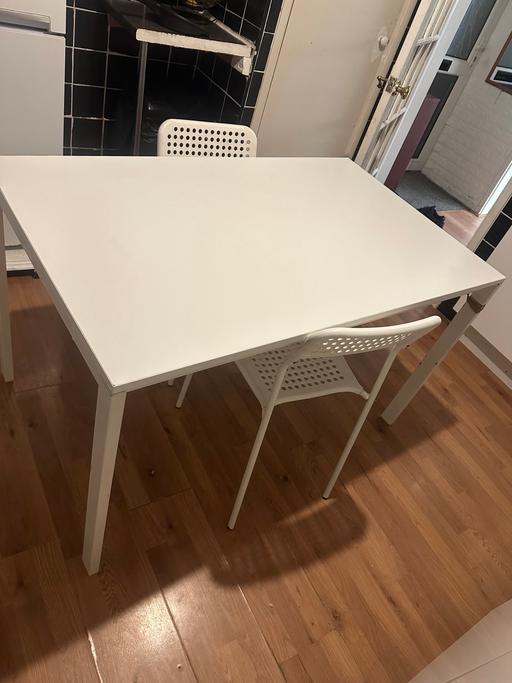Buy & Sell Wolverhampton West Midlands - Photos for White kitchen table with 2 white chairs