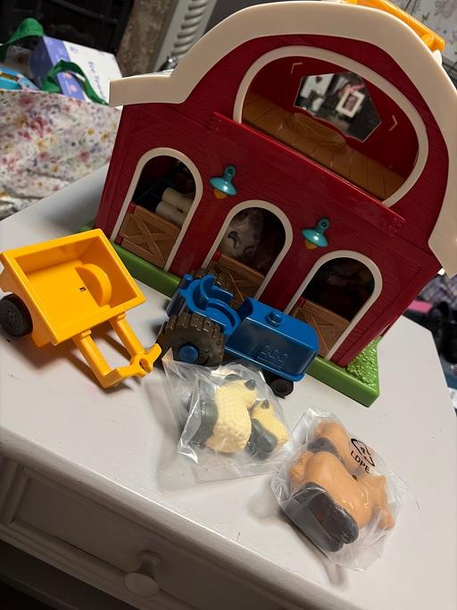 Buy & Sell Duckmanton Chesterfield - Photos for Battat big red farm play set
