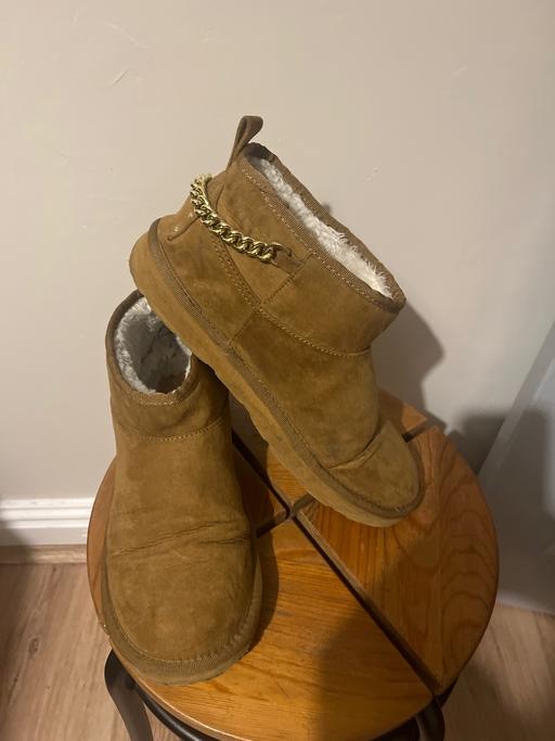 Buy & Sell Conisbrough Doncaster - Photos for Guess ankle Ugg style boot size 6 (39)