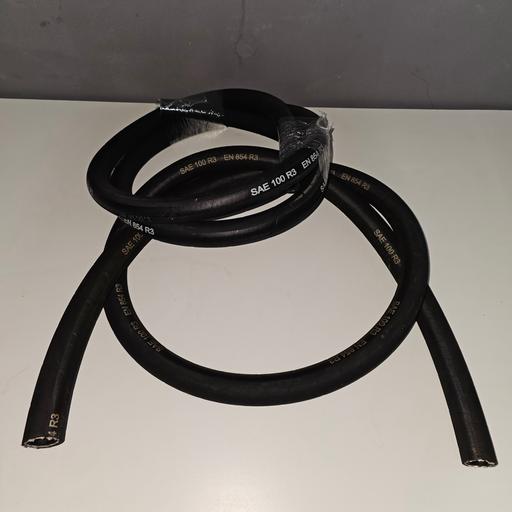 Vehicles Selly Oak Birmingham - Photos for 2x HYDRAULIC HOSES SAE 100 R3 EN 854 R3 NEW