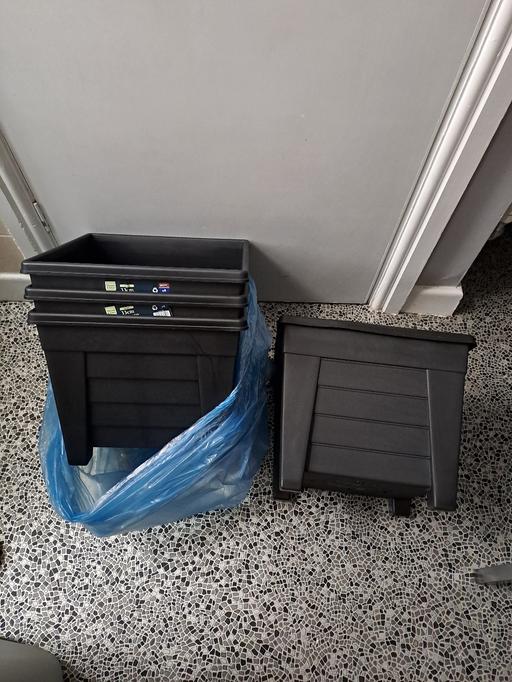 Buy & Sell Gleadless Valley Sheffield - Photos for 4 large planters new