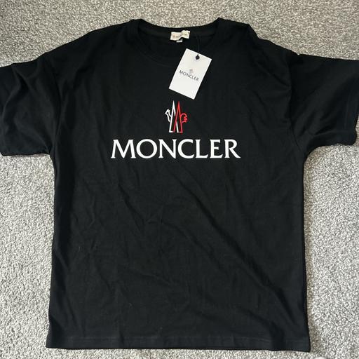 Buy & Sell Highwoods Colchester - Photos for Moncler T-shirt