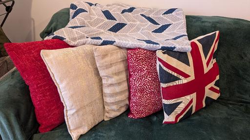 Buy & Sell Rochester Medway - Kent - Photos for Cushion pillow set x 5 + free throw