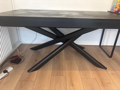 Buy & Sell Chequers Centre Maidstone - Photos for Extendable dining table 6-10 seats