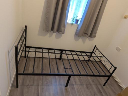 Buy & Sell Alton East Hampshire - Photos for Black frame metal single bed and mattress