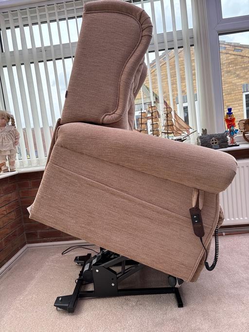 Buy & Sell Rossington Doncaster - Photos for Willowbrook electric recliner chair