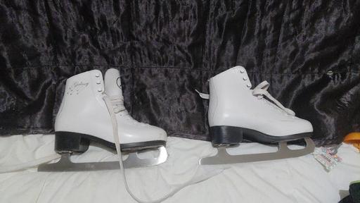 Buy & Sell South Croydon Croydon - Photos for figure skates