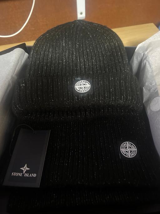Buy & Sell Ripley Amber Valley - Photos for Stone Island hat and scarf set