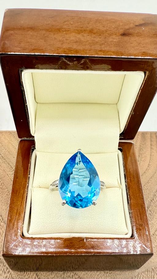 Buy & Sell Harrow on the Hill North West London - Photos for 9ct White Gold Diamond Blue Topaz Ring 4.8g