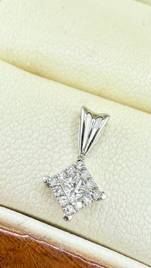 Buy & Sell Harrow on the Hill North West London - Photos for 9ct Gold Princess & Round Cut Diamond Pendant