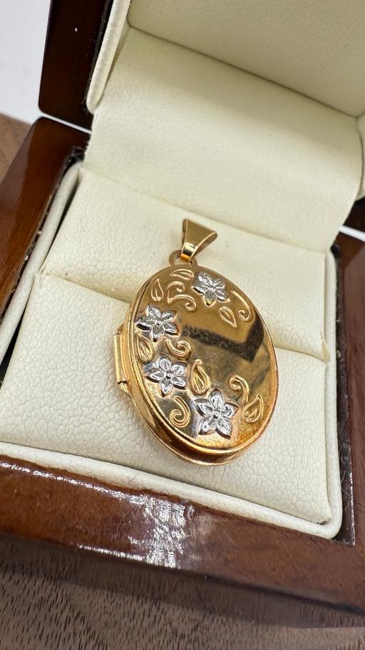 Buy & Sell Harrow on the Hill North West London - Photos for Fine 9ct Gold Flower Locket Pendant
