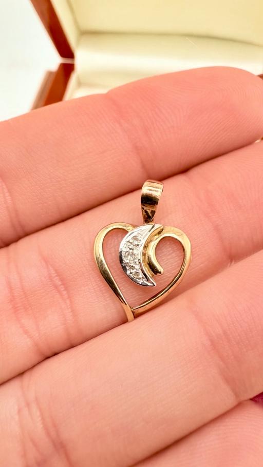Buy & Sell Harrow on the Hill North West London - Photos for Fine 9ct Gold Diamond Love Heart Pendant