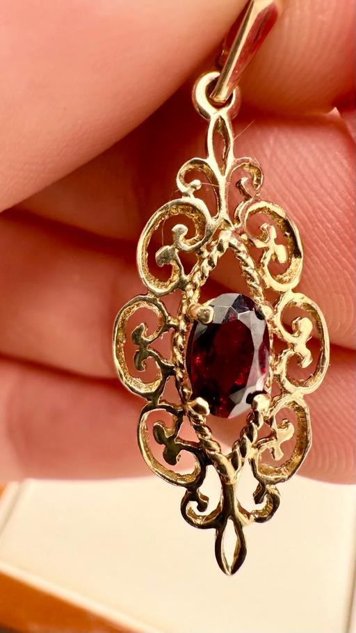 Buy & Sell Harrow on the Hill North West London - Photos for 9ct Yellow Gold Garnet Vintage Pendant