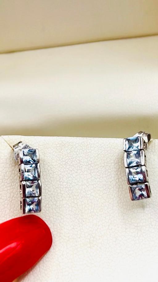 Buy & Sell Harrow on the Hill North West London - Photos for 18ct White Gold Blue Topaz Drop Earrings