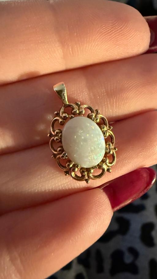 Buy & Sell Harrow on the Hill North West London - Photos for Stunning 9ct Gold Opal Vintage Pendant