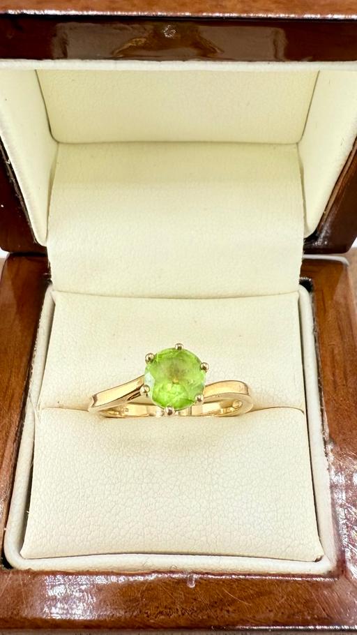 Buy & Sell Harrow on the Hill North West London - Photos for Fine 9ct Gold Peridot Solitaire Ring