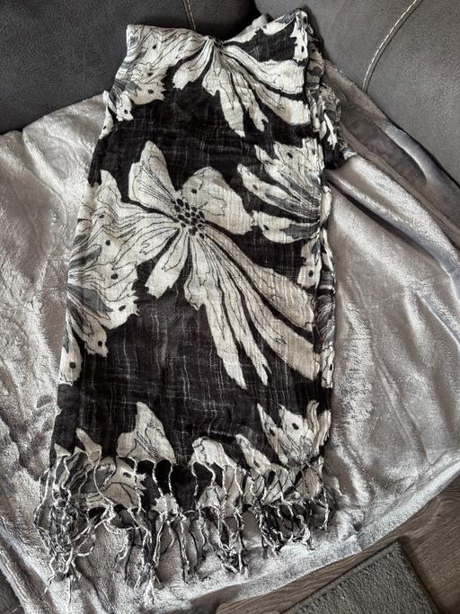 Buy & Sell Golds Hill Sandwell - Photos for Womens scarves